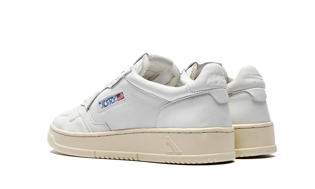 Autry Action Shoes Medalist Low "Goat White"
