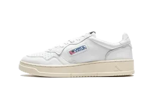 Autry Action Shoes Medalist Low "Goat White"