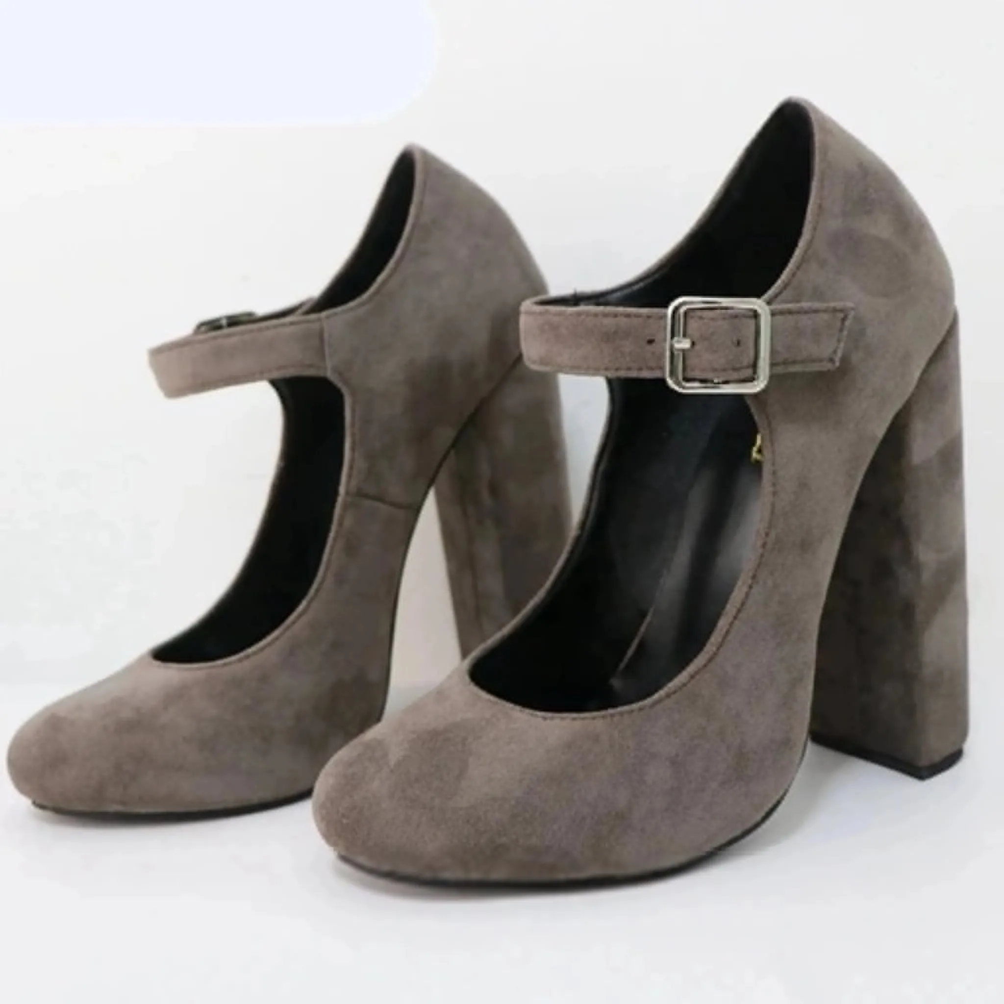Black Mary Jane Pumps
