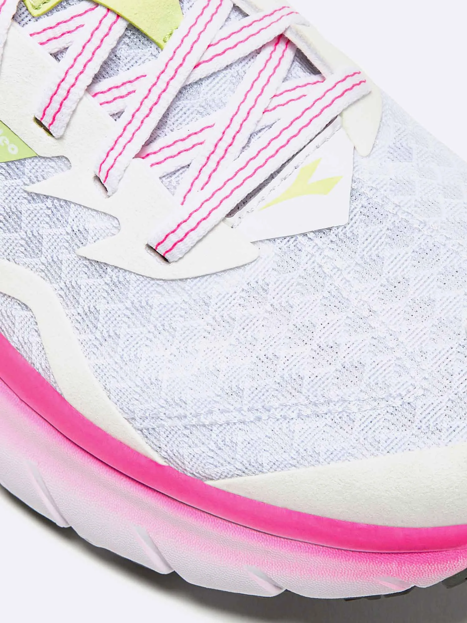 EQUIP NUCLEO W RUNNING SHOES