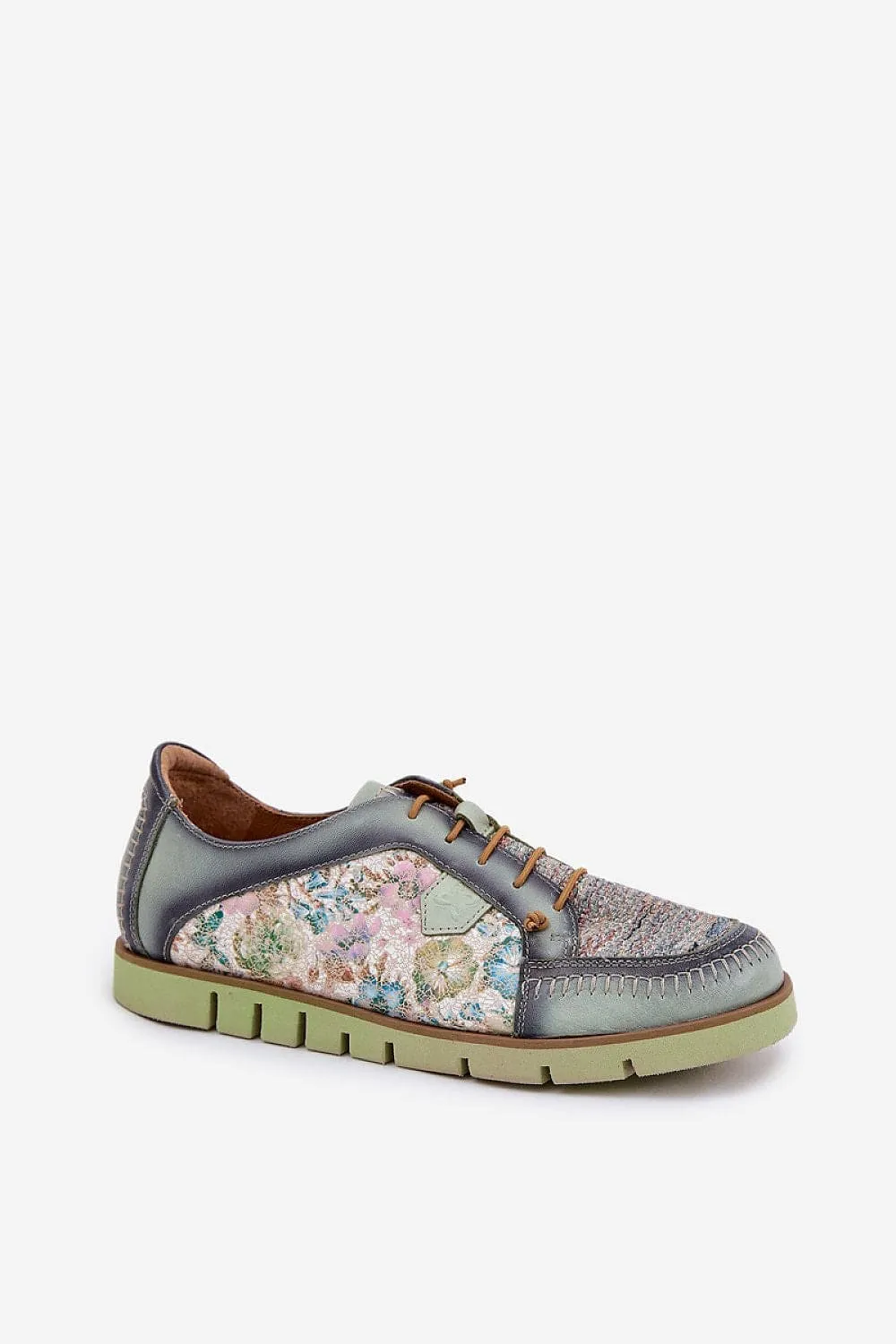 Low Shoes Step in style