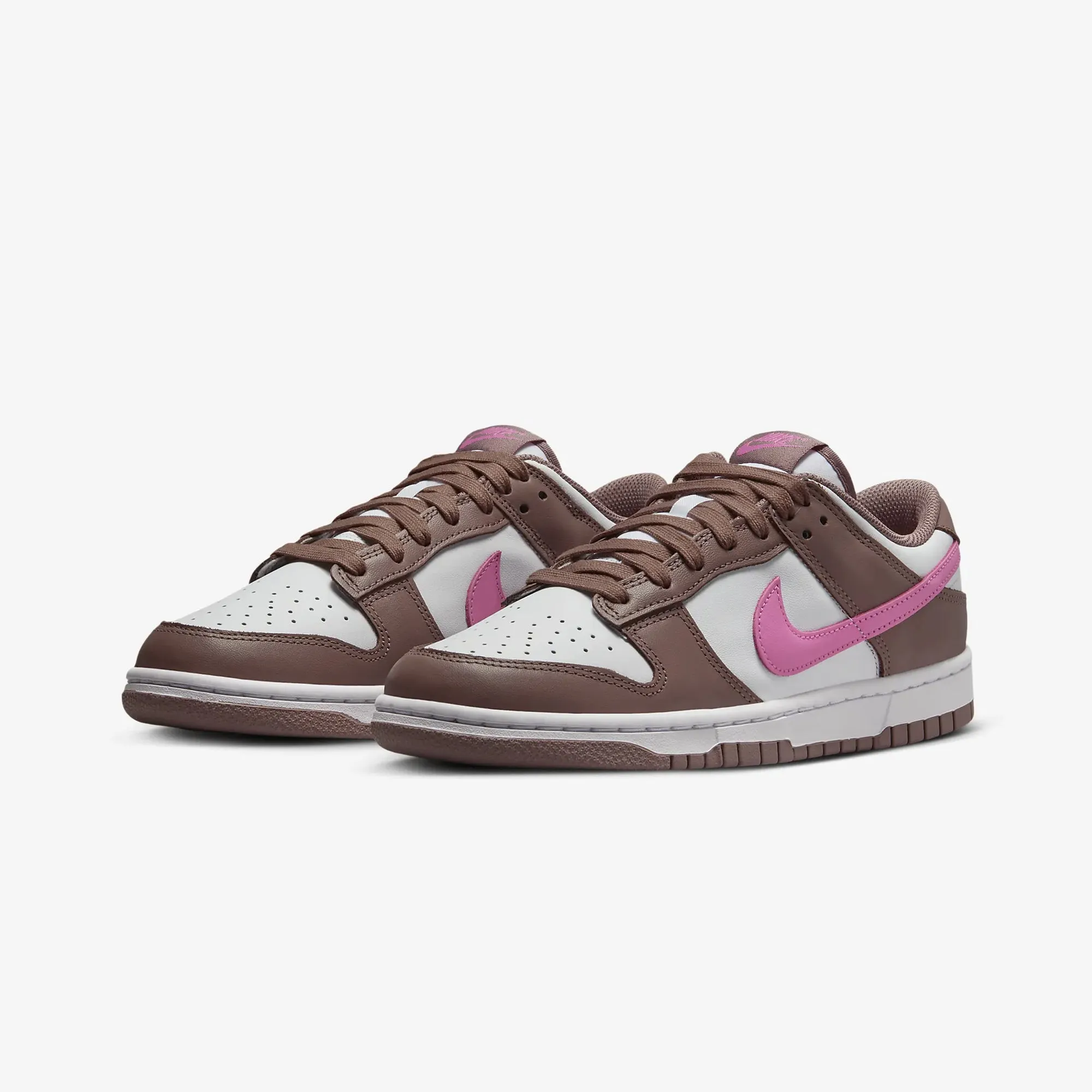 Nike | DUNK LOW  { SMOKEY MAUVE/PLAYFUL PINK-WHITE