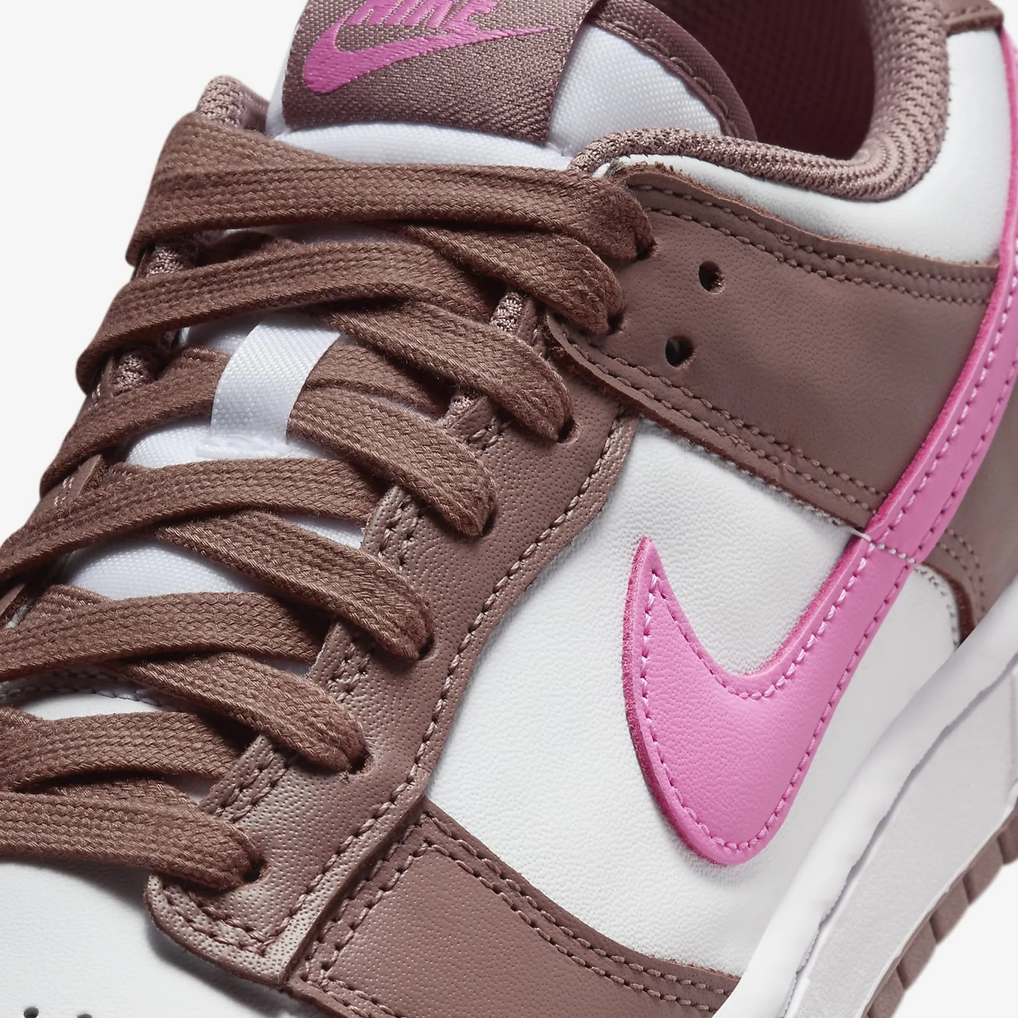Nike | DUNK LOW  { SMOKEY MAUVE/PLAYFUL PINK-WHITE