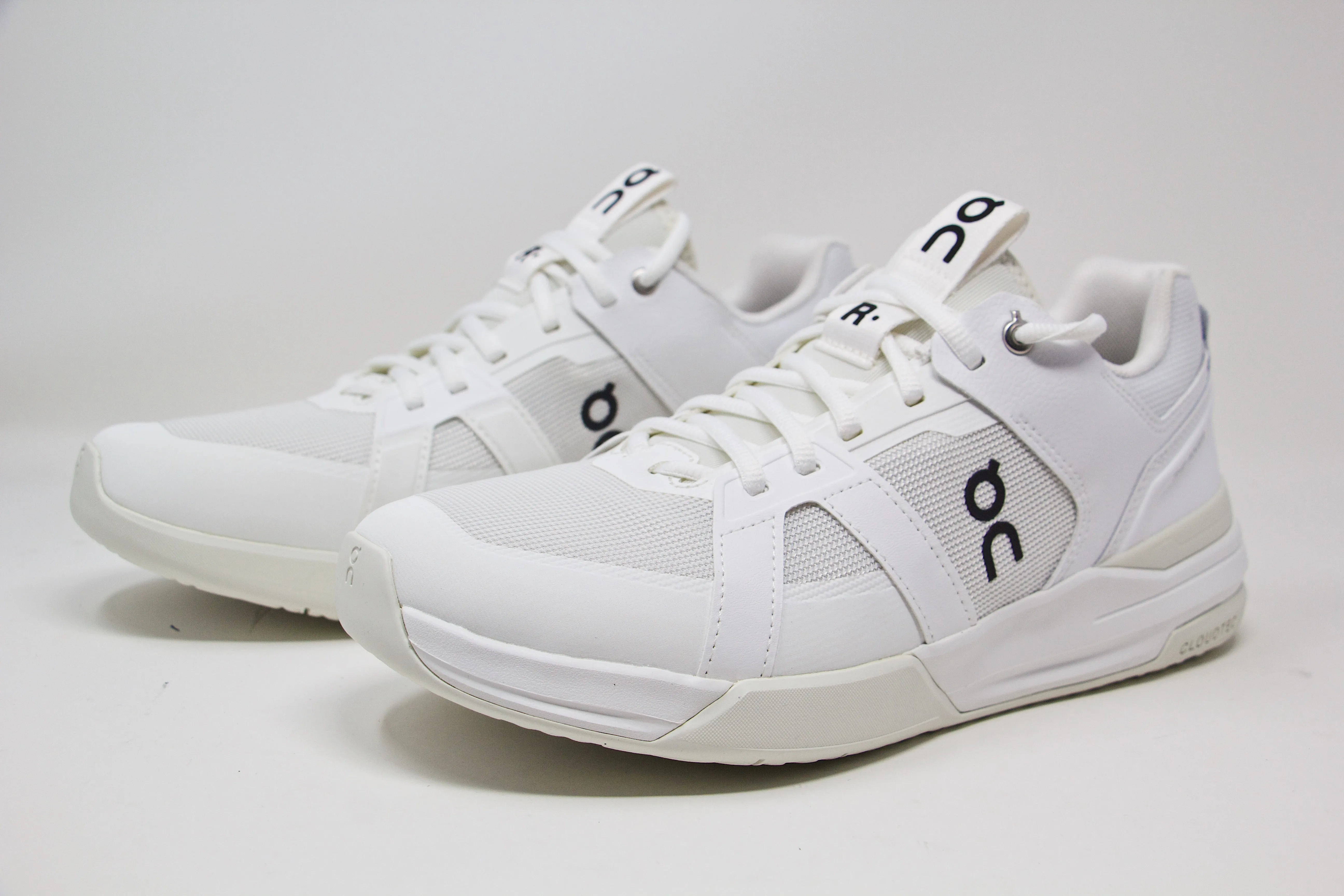 On The Roger Clubhouse Pro Mens All Court Tennis Shoe