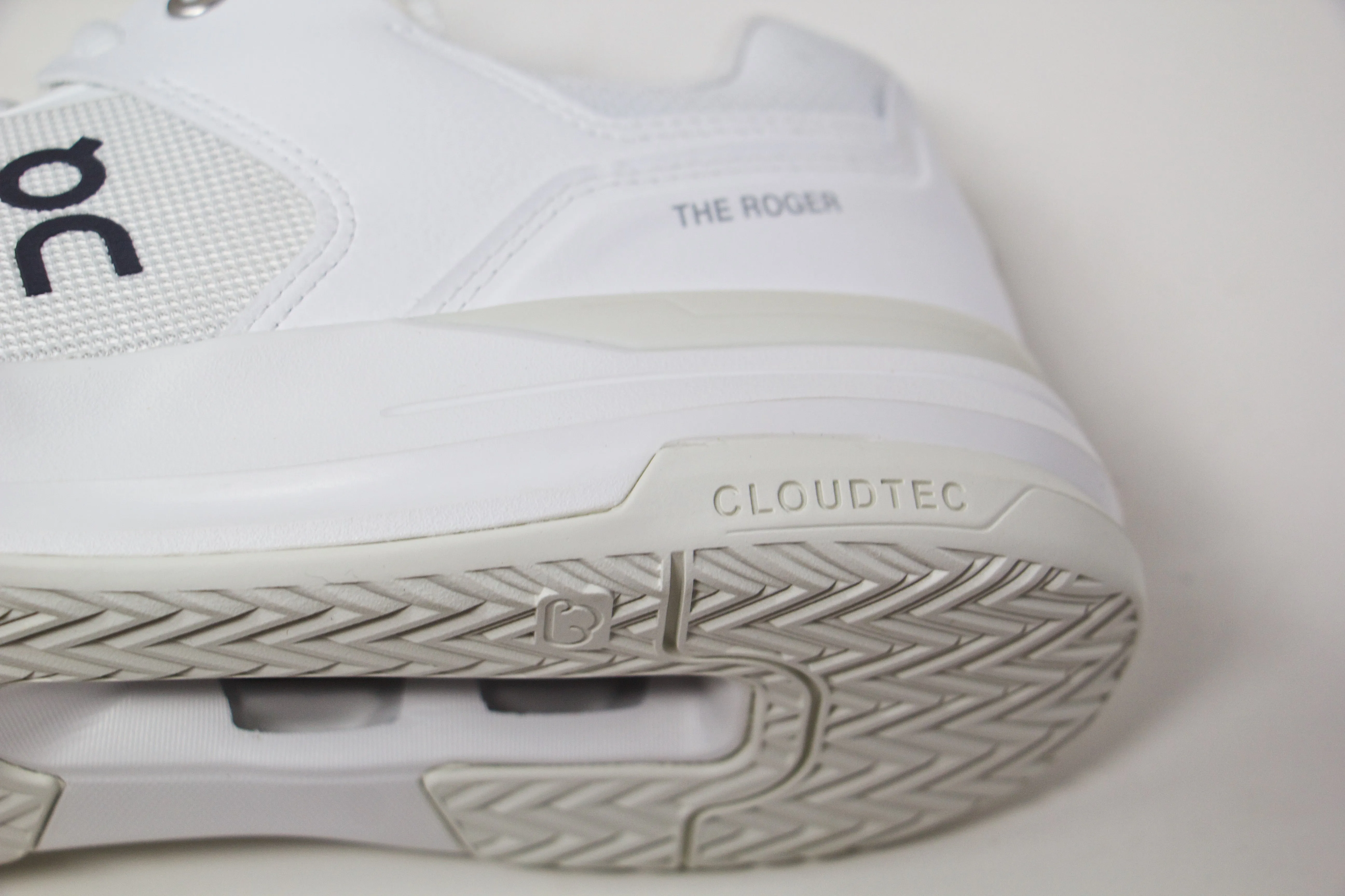 On The Roger Clubhouse Pro Mens All Court Tennis Shoe