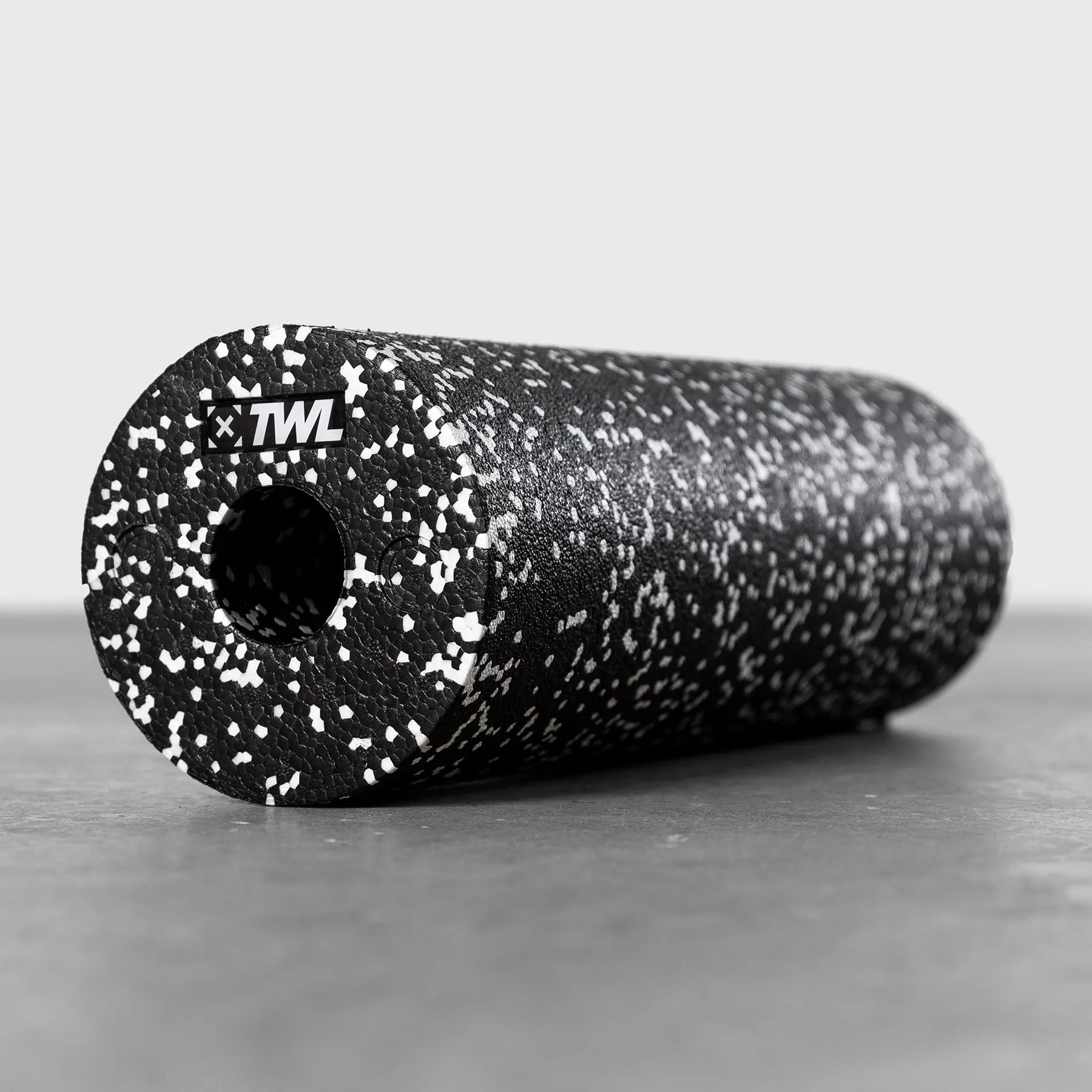 TWL - FOAM ROLLER - BLACK/WHITE - 45cm
