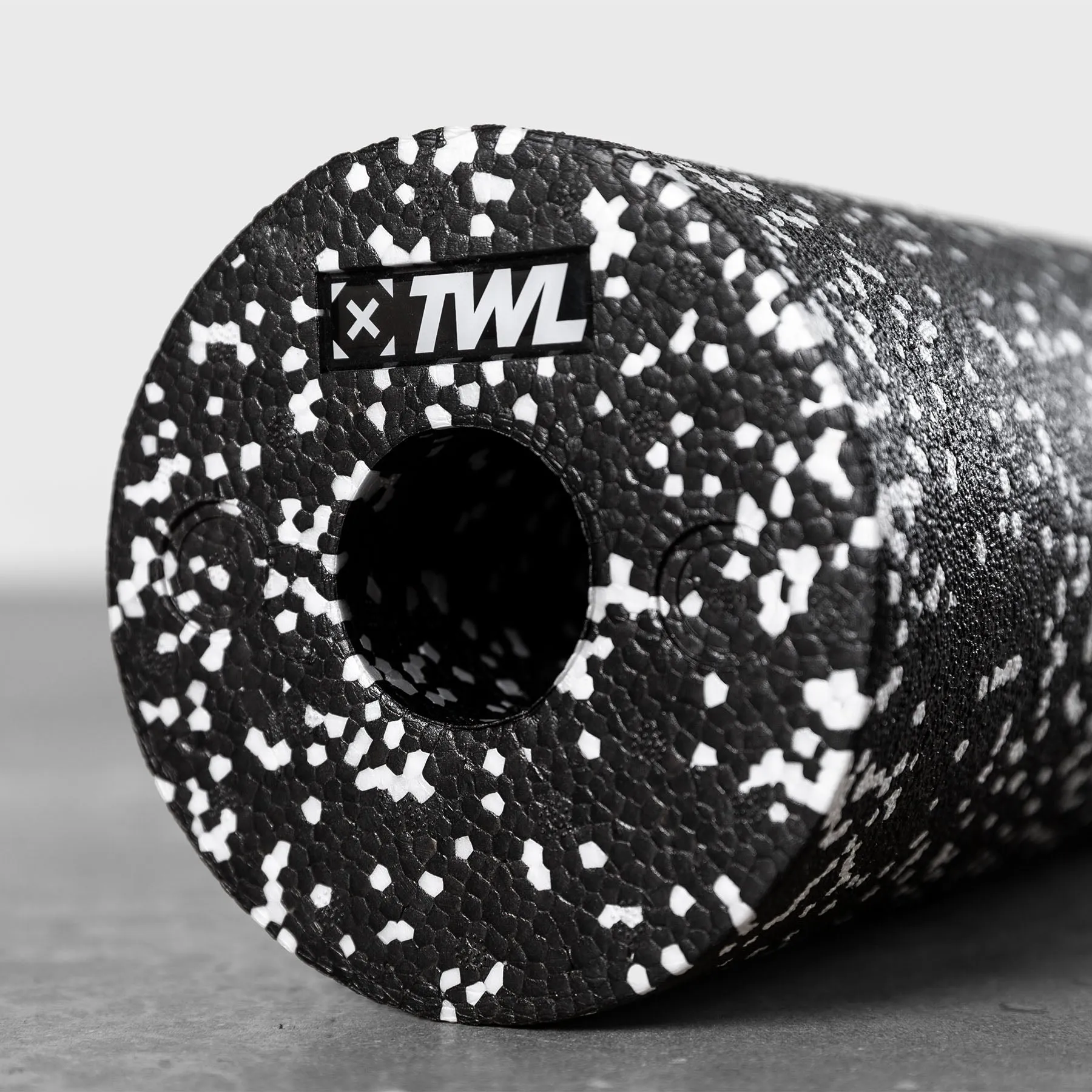 TWL - FOAM ROLLER - BLACK/WHITE - 45cm