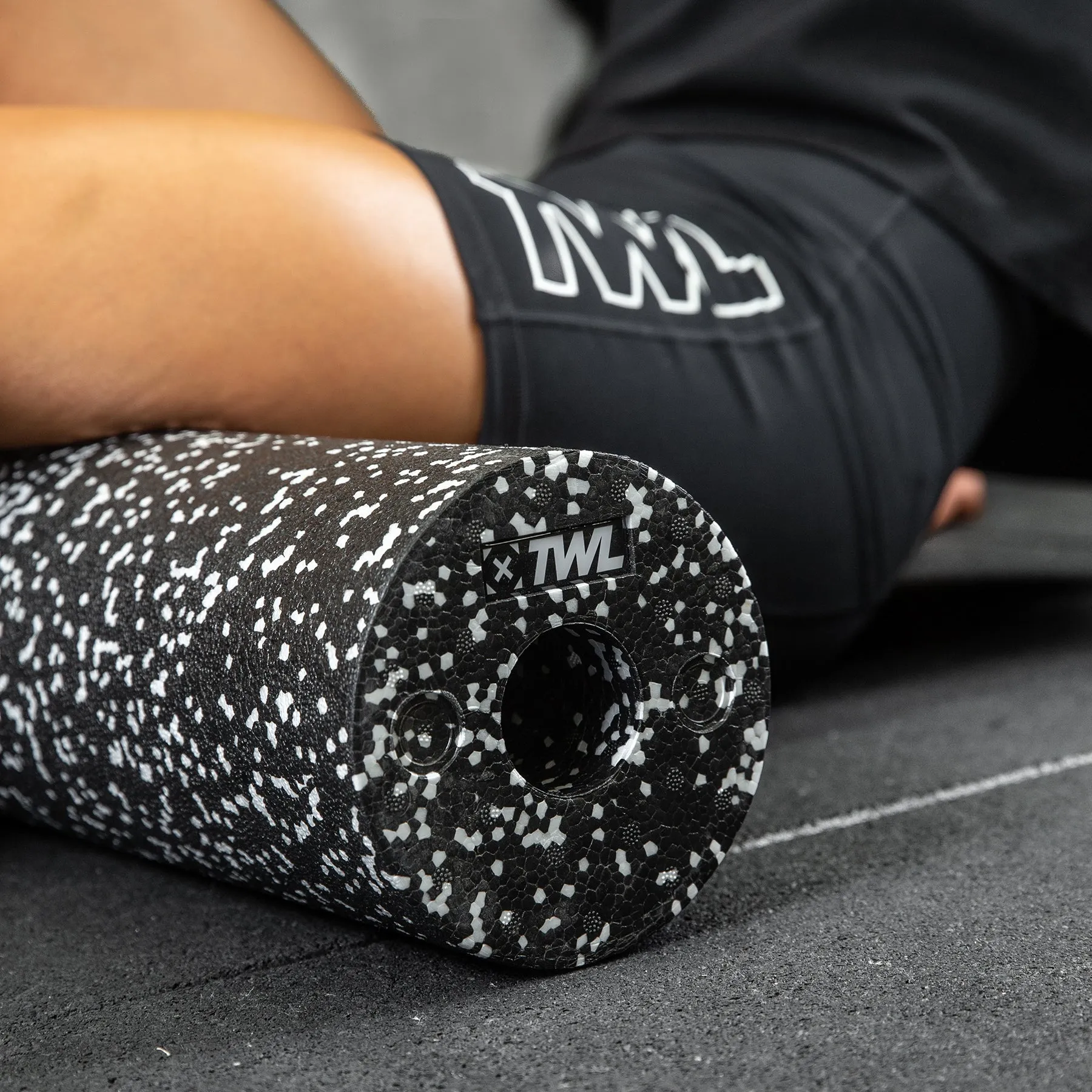 TWL - FOAM ROLLER - BLACK/WHITE - 45cm