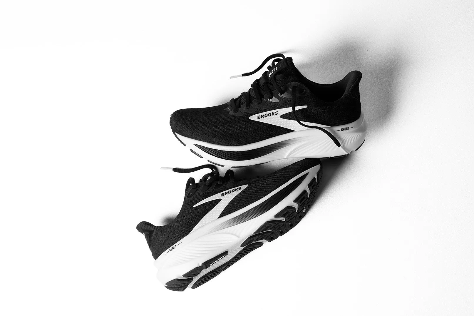 Women's Brooks Ghost 17 Wide 1204311D090 Color:  Black/Grey/White
